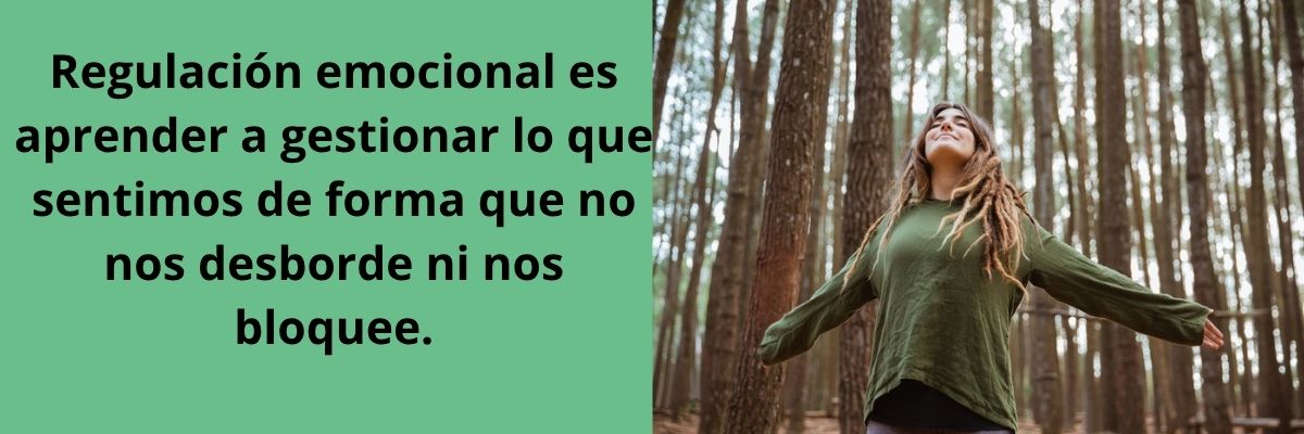 regulación emocional, persona feliz con brazos abiertos